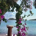 Family Friendly With A Garden View Appartamento Tolón