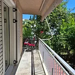 Family Friendly With A Garden View Apartmán Tolón