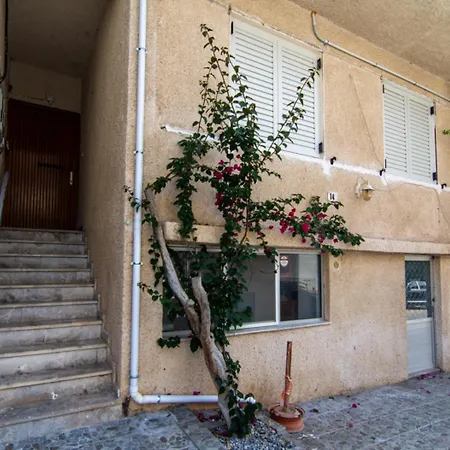 Appartamento Family Friendly With A Garden View