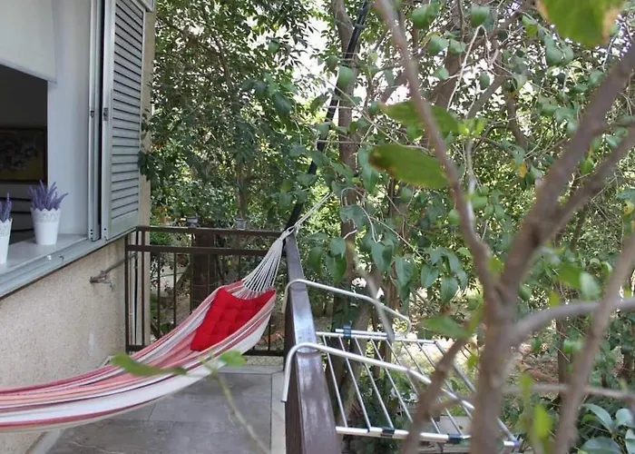 Family Friendly With A Garden View *