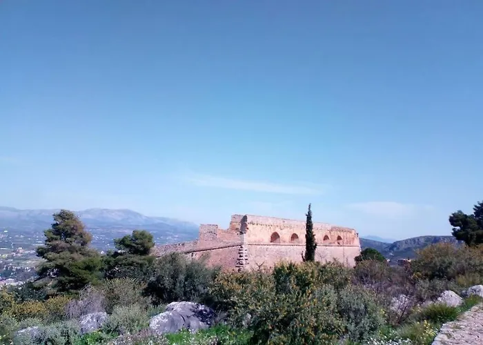 Family Friendly With A Garden View * تولو